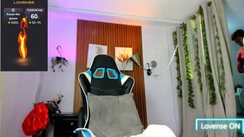 Snapshot of bigxxo chatting on 10/28/25, 02:04 bigxxo online show from 10/28/25, 02:04