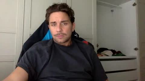 Snapshot of bikdig1 chatting on 12/15/24, 01:00 bikdig1 online show from 12/15/24, 01:00