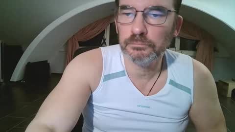 bikertom1988 online show from 12/29/24, 05:44