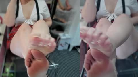 bisex woman online show from 12/01/25, 12:10