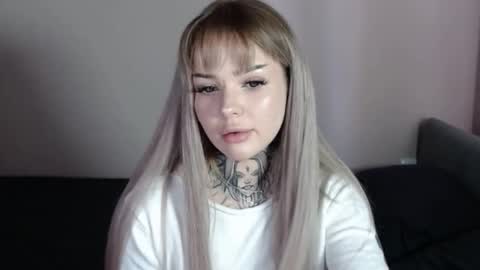 Snapshot of bklfeya chatting on 10/13/25, 10:48 bklfeya online show from 10/13/25, 10:48