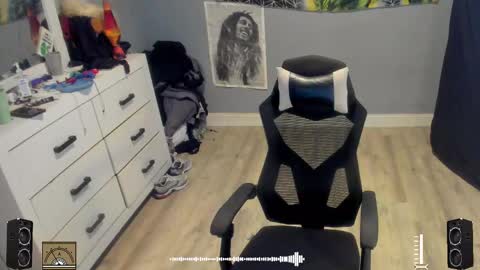 Plant Base Streamers From Pennsylvania online show from 09/28/25, 08:58