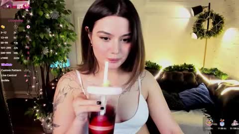 Mon Mon online show from 12/17/25, 02:34