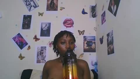 Snapshot of black_rosey chatting on 01/18/26, 04:22 veraa online show from 01/18/26, 04:22