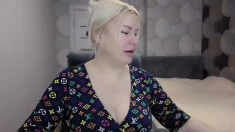 Snapshot of blackeyes11 chatting on 11/09/25, 01:04 blackeyes11 online show from 11/09/25, 01:04