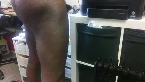 Snapshot of blackmanluv chatting on 12/16/24, 01:32 Me and her online show from 12/16/24, 01:32