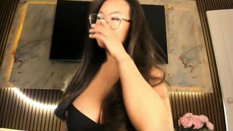 Karina online show from 09/23/25, 10:18