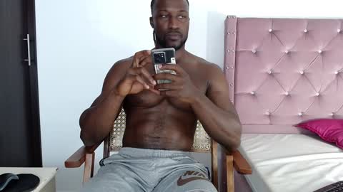 Twtter 1MikeBeckford            Onlyfns beckfordmike online show from 01/11/25, 09:57