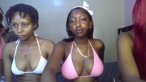 Snapshot of blackqueen2030 chatting on 04/15/26, 04:30 blackqueen2030 online show from 04/15/26, 04:30