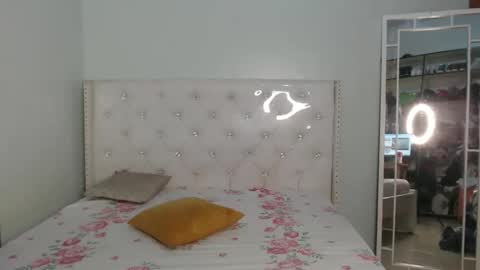 Paris online show from 05/21/26, 12:28