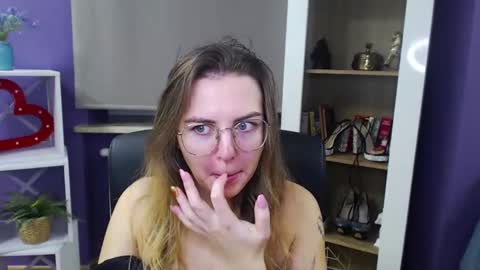 Z O E Y online show from 12/12/24, 05:31