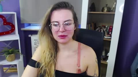 Z O E Y online show from 12/12/24, 09:08