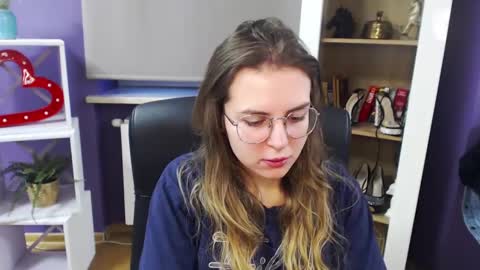 Z O E Y online show from 12/22/24, 07:44