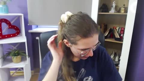 Z O E Y online show from 02/04/25, 08:56