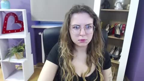 Z O E Y online show from 03/05/25, 05:40