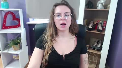 Z O E Y online show from 03/05/25, 08:54