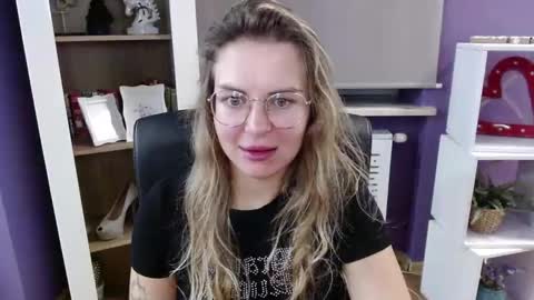 Z O E Y online show from 10/06/25, 04:32