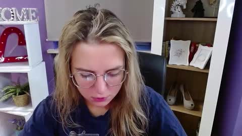 Z O E Y online show from 10/29/25, 05:42