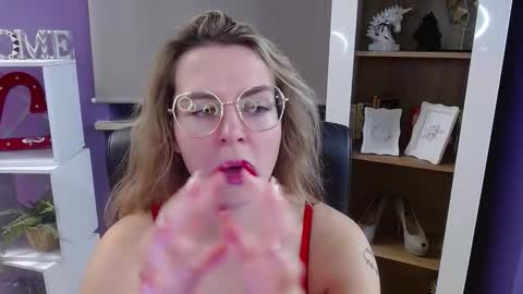 Z O E Y online show from 12/19/25, 05:36