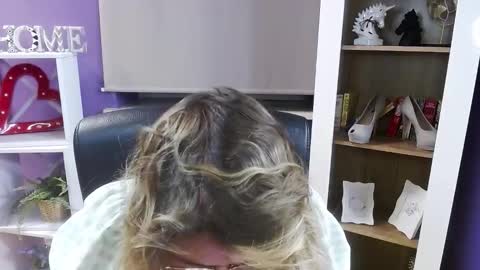 Z O E Y online show from 01/06/26, 05:33