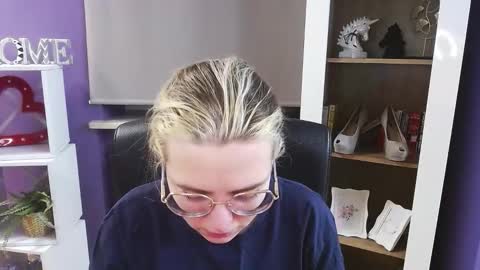 Z O E Y online show from 02/17/26, 05:37