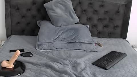 Mira online show from 03/11/25, 01:01