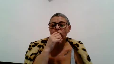 Snapshot of blackwidow05 chatting on 01/19/25, 06:21 Black Widow online show from 01/19/25, 06:21