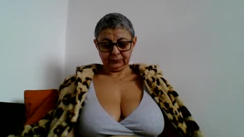 Snapshot of blackwidow05 chatting on 02/04/25, 11:27 Black Widow online show from 02/04/25, 11:27