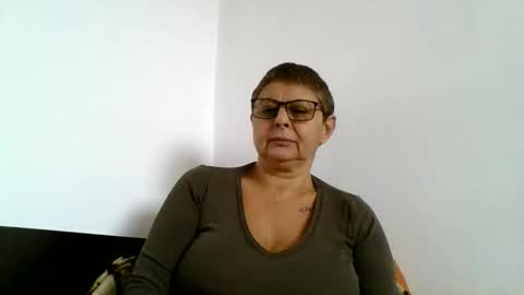 Snapshot of blackwidow05 chatting on 10/06/25, 11:40 Black Widow online show from 10/06/25, 11:40