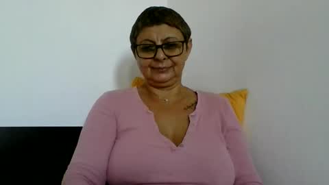 Snapshot of blackwidow05 chatting on 10/21/25, 01:01 Black Widow online show from 10/21/25, 01:01