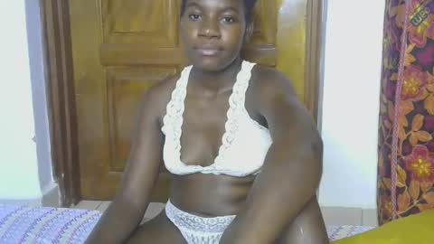 Snapshot of blahkbeauty chatting on 09/16/25, 02:34 VIVIAN online show from 09/16/25, 02:34