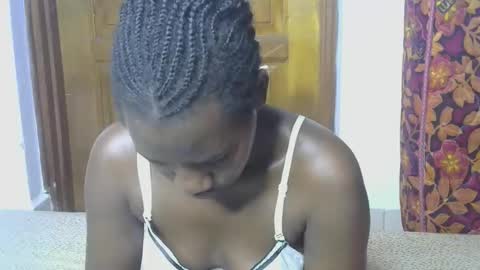 Snapshot of blahkbeauty chatting on 10/08/25, 12:25 VIVIAN online show from 10/08/25, 12:25