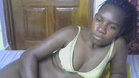 Snapshot of blahkbeauty chatting on 10/26/25, 05:30 VIVIAN online show from 10/26/25, 05:30