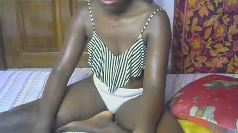 Snapshot of blahkbeauty chatting on 11/01/25, 12:40 VIVIAN online show from 11/01/25, 12:40