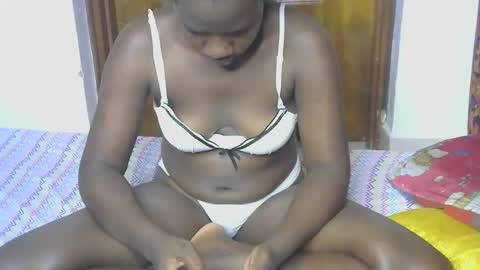 Snapshot of blahkbeauty chatting on 11/25/25, 07:25 VIVIAN online show from 11/25/25, 07:25