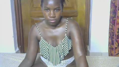 Snapshot of blahkbeauty chatting on 11/28/25, 08:17 VIVIAN online show from 11/28/25, 08:17