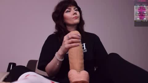 Snapshot of blake_luna chatting on 11/12/25, 11:54 Britney online show from 11/12/25, 11:54