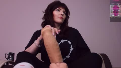 Snapshot of blake_luna chatting on 11/21/25, 11:53 Britney online show from 11/21/25, 11:53