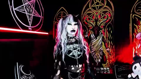 Snapshot of blasphemiangxrl chatting on 10/03/25, 02:08 online show from 10/03/25, 02:08