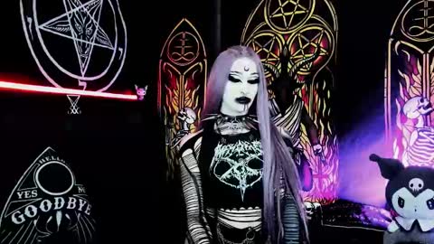 Snapshot of blasphemiangxrl chatting on 10/17/25, 01:57 online show from 10/17/25, 01:57