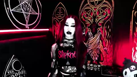 Snapshot of blasphemiangxrl chatting on 11/01/25, 05:26 online show from 11/01/25, 05:26