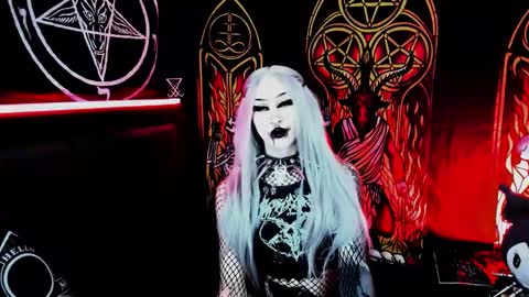 Snapshot of blasphemiangxrl chatting on 11/14/25, 08:18 online show from 11/14/25, 08:18