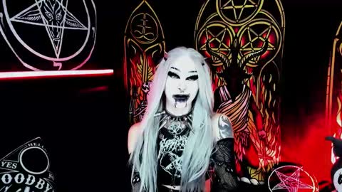 Snapshot of blasphemiangxrl chatting on 12/14/25, 01:44 online show from 12/14/25, 01:44