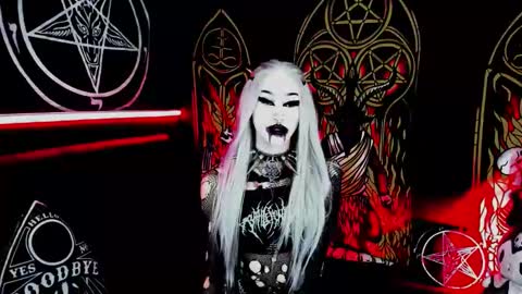 Snapshot of blasphemiangxrl chatting on 12/19/25, 01:01 online show from 12/19/25, 01:01