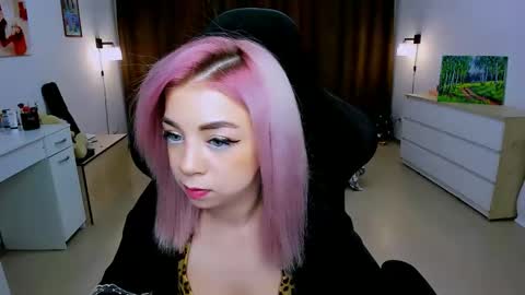 Nicole online show from 12/18/24, 07:47