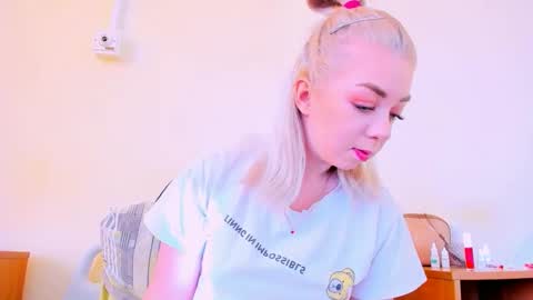 Nicole online show from 02/23/25, 07:33