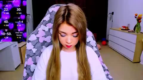 Nicole online show from 03/11/25, 12:39