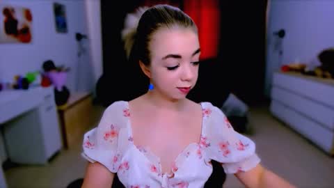 Nicole online show from 09/20/25, 10:05