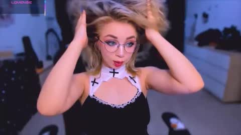 Nicole online show from 11/07/25, 05:07