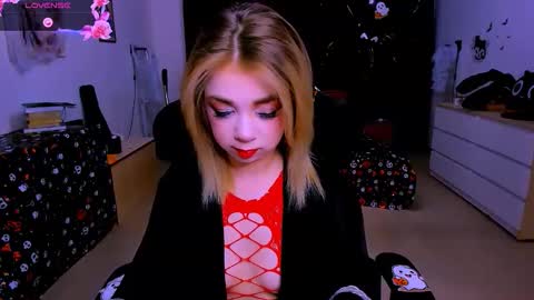 Nicole online show from 11/11/25, 10:15